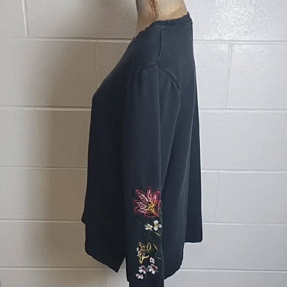 Soft Thick French Terry Black Embroidered Sleeves Sweatshirt Open Bottom - Picture 2 of 15